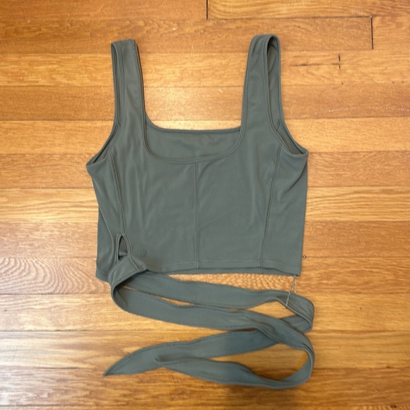 Lululemon Get Centered Tie Side crop tank top size 6 Sage green - Picture 4 of 5